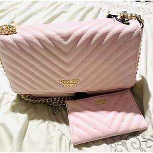 VS Bag & Wallet Quilted Crossbody